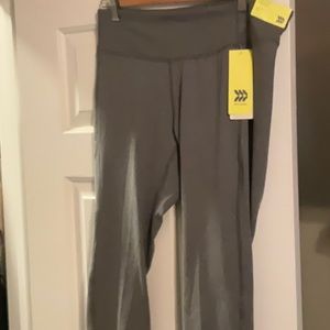 All In Motion Mid-Rise Capri Pants Gray (L/XL)  NWT